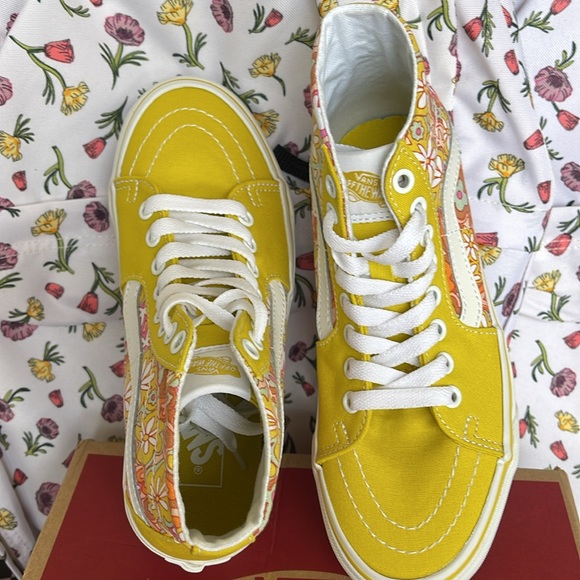 Vans WMNS Sk8-Hi Tapered
Psychedelic Resort Passio
VN0A5KRUBLX
Sneakers - Picture 13 of 16